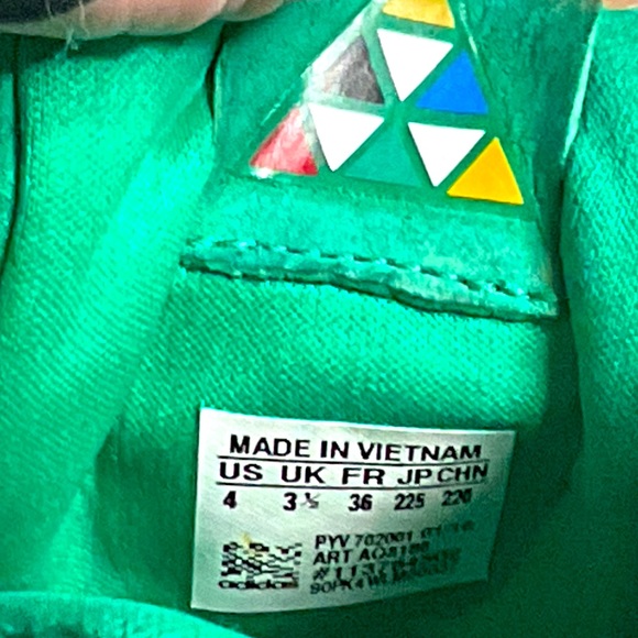 Reflective bright green Adidas Superstars - Picture 8 of 9